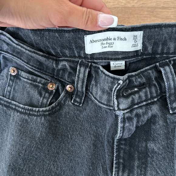 A&F BAGGY LOWRISE JEAN size 0r - Picture 2 of 2